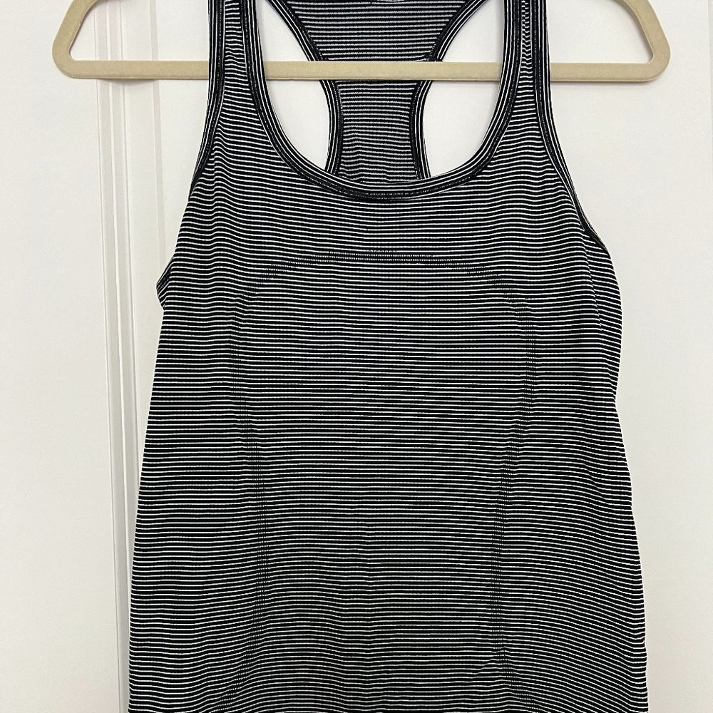 LULULEMON RUN SWIFTLY TECH RACERBACK TANK SZ 8 - SOLD OUT PATTERN